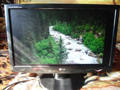 Лот: 7918391. Фото: 1. Монитор LG W2043T 20" 1600x900. ЖК-мониторы