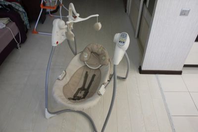 Лот: 4327641. Фото: 1. Качели Graco + манеж + кенгурятник. Ходунки, прыгунки, качели