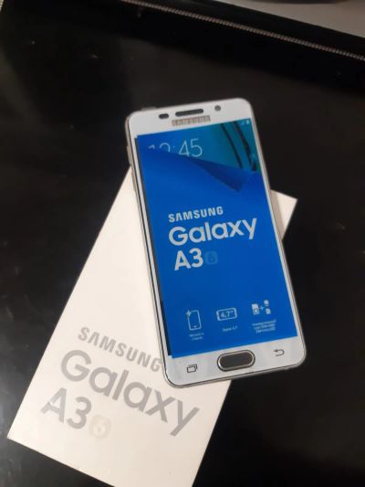 Лот: 21183738. Фото: 1. Смартфон samsung galaxy A3. Смартфоны