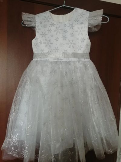 Лот: 18845940. Фото: 1. Платье со снежинками. Платья, сарафаны