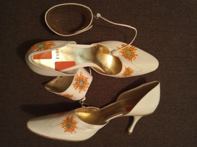 Лот: 17948868. Фото: 1. Босоножки бежевые с цветами ELENA. Туфли