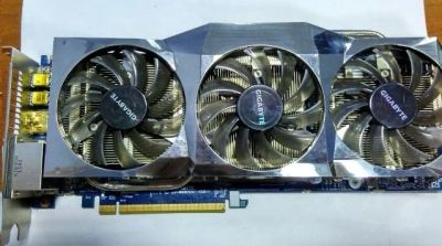 Лот: 10402463. Фото: 1. Gigabyte Radeon HD 6870 (GV-R687OC-1GD... Видеокарты