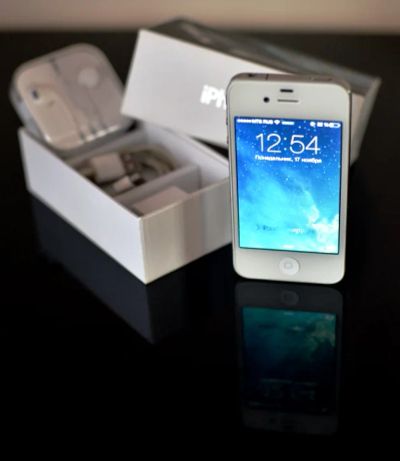 Лот: 4761974. Фото: 1. iPhone 4 16gb white. Смартфоны