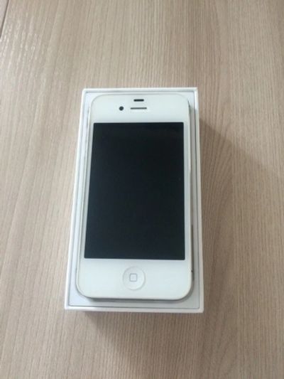 Лот: 7466140. Фото: 1. iPhone 4S, White, 8GB. Смартфоны
