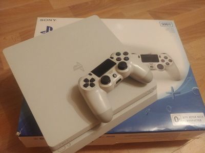 Лот: 16949752. Фото: 1. Sony PlayStation 4 / PS4. Игровые приставки, консоли