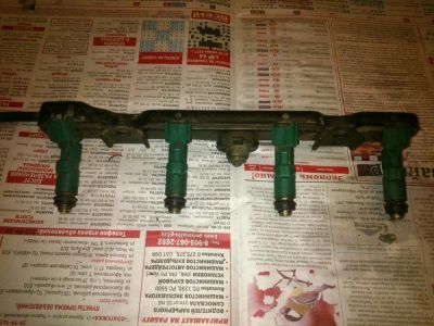 Лот: 10789208. Фото: 1. Форсунка двигателя 1NZ-FE Toyota. Топливная система