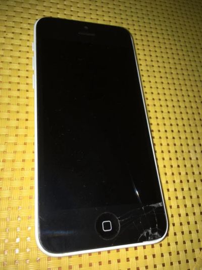 Лот: 8578740. Фото: 1. Iphone 5c 8gb. Смартфоны