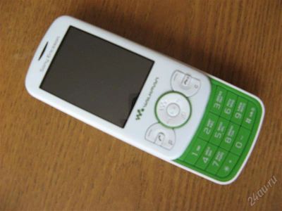 Лот: 1127656. Фото: 1. Sony Ericsson W100i (Spiro) Green. Кнопочные мобильные телефоны