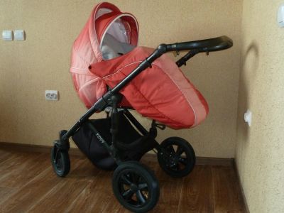 Лот: 9396411. Фото: 1. Коляска Zippy Pia 3 в 1. Коляски