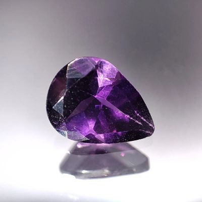 Лот: 21522563. Фото: 1. 1.36 ct. Аметист груша. Уругвай... Драгоценные и поделочные камни