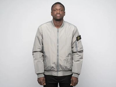 Лот: 21424002. Фото: 1. Бомбер Stone Island (40613) Размер... Верхняя одежда