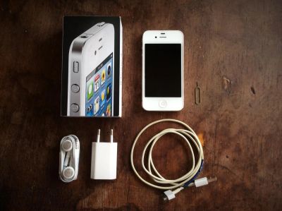 Лот: 7489965. Фото: 1. iphone 4 8 Gb White РСТ. Смартфоны