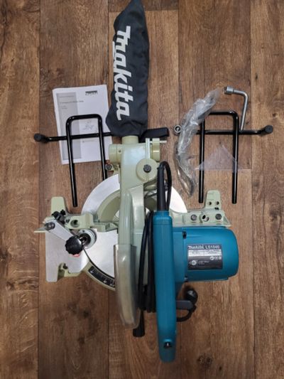 Лот: 20229423. Фото: 1. Торцовочная пила makita ls1040. Электроинструмент