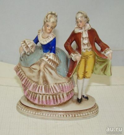 Лот: 16859843. Фото: 1. Фигурка фарфоровая винтажная Галантная... Другое (антиквариат)