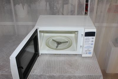 Лот: 12675440. Фото: 1. Микроволновка LG. Микроволновки, мини-печи