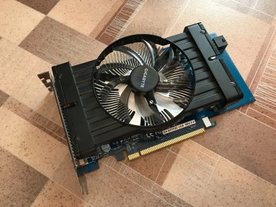 Лот: 13268473. Фото: 1. Видеокарта Gigabyte Radeon HD7770. Видеокарты