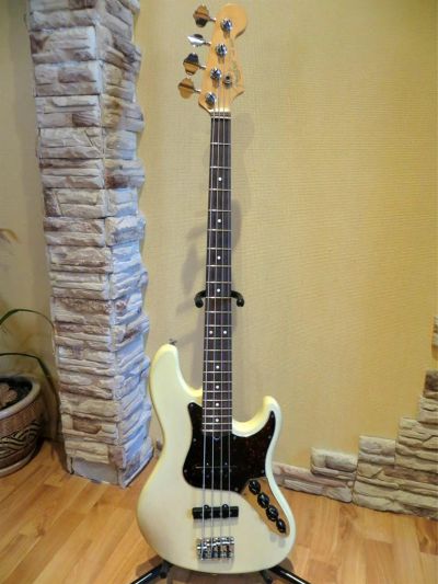 Лот: 3387093. Фото: 1. Fender Jazz Bass American Deluxe... Гитары