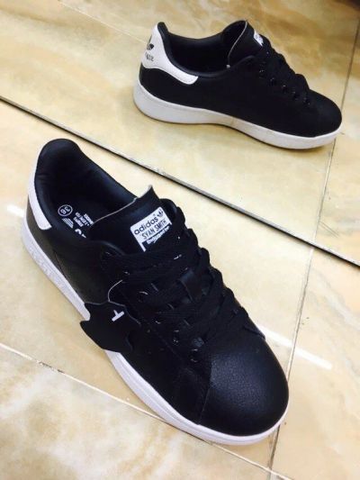 Лот: 9543369. Фото: 1. Кроссовки Adidas, натуральная... Кеды, кроссовки, слипоны