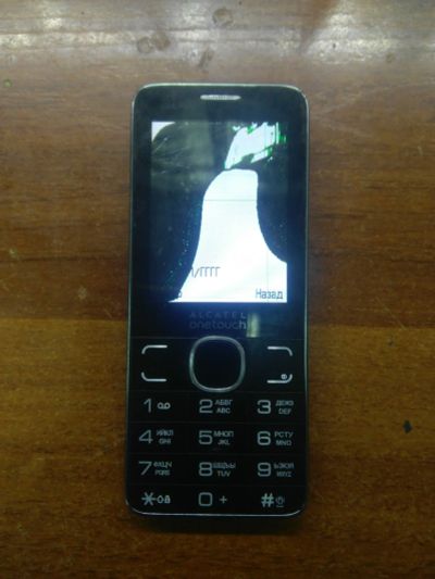 Лот: 16080624. Фото: 1. Alcatel 2007D разбит дисплей... Кнопочные мобильные телефоны