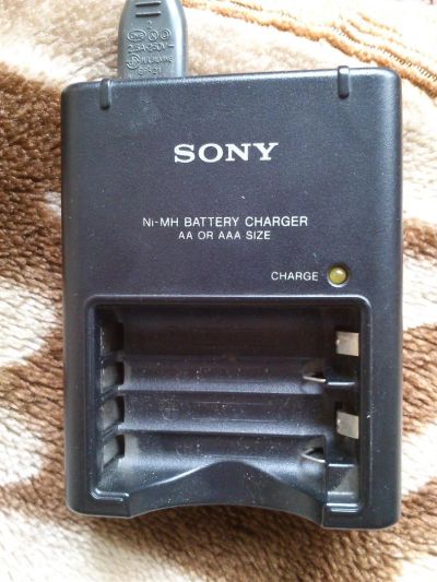 Лот: 3247765. Фото: 1. Зарядное устройство Sony BC-CS2B... Зарядные устройства, блоки питания для бытовой техники
