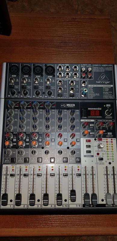 Лот: 19623026. Фото: 1. Микшерный пульт Behringer X1204USB. Микшеры, предусилители, микрофонные эффекты
