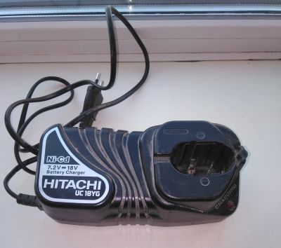 Лот: 18233561. Фото: 1. Зарядное Hitachi для шуруповерта. Электроинструмент