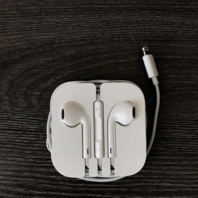 Лот: 14795615. Фото: 1. Наушники Apple Earpods Lighting... Наушники, гарнитуры