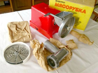 Лот: 5527302. Фото: 1. Электромясорубка с насадками ЭМШ... Кухонная
