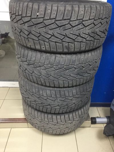 Лот: 15839092. Фото: 1. Зимние шины r18 245/45 nokian... Шины