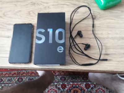 Лот: 15196275. Фото: 1. Samsung galaxy S10E. Смартфоны