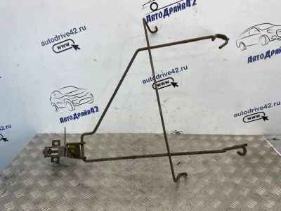Лот: 24672215. Фото: 1. крепление запасного колеса Renault... Двигатель и элементы двигателя