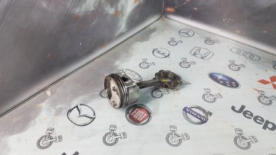 Лот: 23584912. Фото: 1. Поршень с шатуном Nissan Primera... Двигатель и элементы двигателя