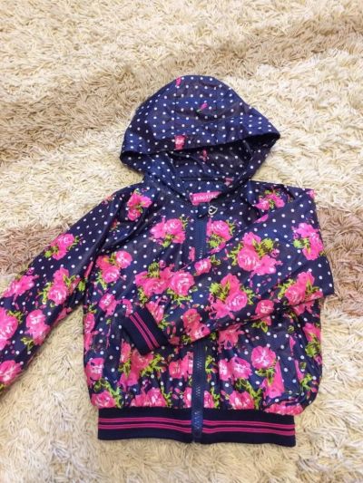 Лот: 10146772. Фото: 1. Ветровка на девочку 2-3 лет. Верхняя одежда