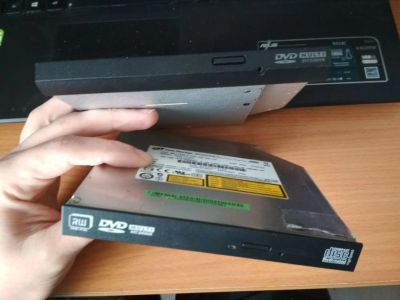 Лот: 11145996. Фото: 1. Два CD/DVD привода от ноутбука. Приводы CD, DVD, BR, FDD