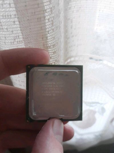 Лот: 11458597. Фото: 1. Процессор Intel E5300. Процессоры
