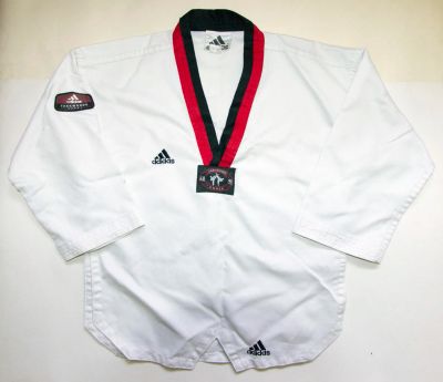 Лот: 11271010. Фото: 1. Добок (кимоно) для тхэквондо Adidas... Одежда для боевых искусств