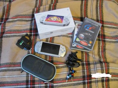 Лот: 3021166. Фото: 1. PSP 3008 slim + карта памяти 4... Игровые приставки, консоли