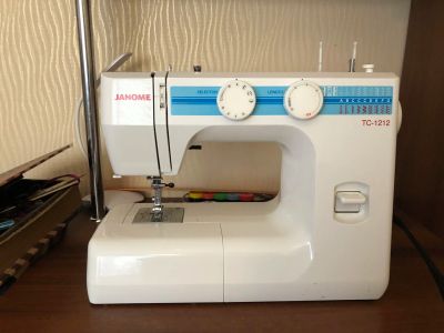 Лот: 14672859. Фото: 1. Швейная машинка Janome ТС-1212. Швейная, вязальная