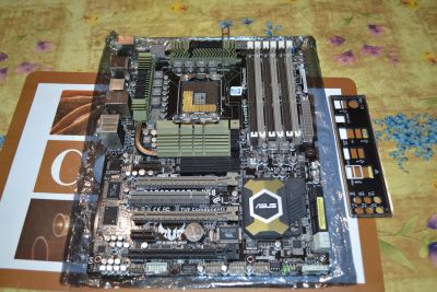 Лот: 8938711. Фото: 1. Asus sabertooth x58. Материнские платы