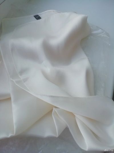 Лот: 18570449. Фото: 1. Шелковый платок молочного цвета. Шарфы, платки