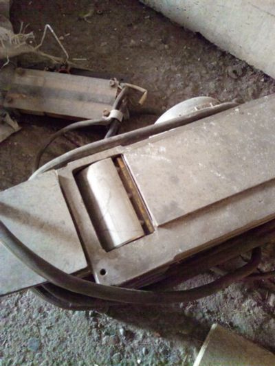 Лот: 15343986. Фото: 1. Электрорубанок пока потерял вся. Электроинструмент