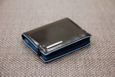 Лот: 14985383. Фото: 1. Чехол для карт Piquadro blue square... Бумажники, кошельки, портмоне