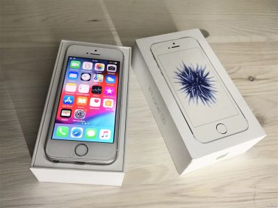 Лот: 13226685. Фото: 1. iPhone SE 64gb. Смартфоны