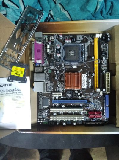 Лот: 16692284. Фото: 1. Материнская плата gigabyte g31m-es2l. Материнские платы