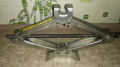 Лот: 17565870. Фото: 1. Домкрат Toyota. Домкраты
