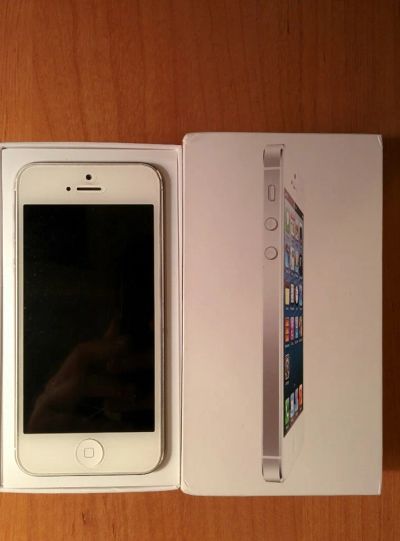 Лот: 4883508. Фото: 1. Iphone 5 16 gb white. Смартфоны