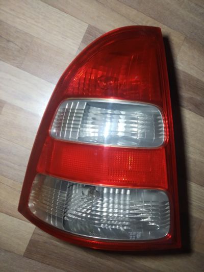 Лот: 18438114. Фото: 1. Стоп сигнал левый Toyota Corolla... Оптика и освещение