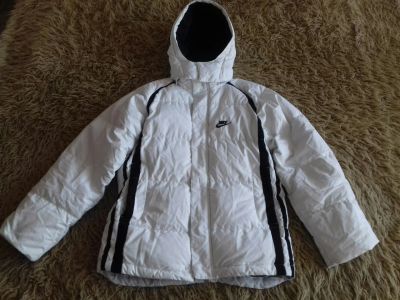 Лот: 9002598. Фото: 1. Пуховик Nike. Зимняя спортивная одежда