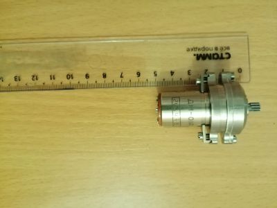 Лот: 24700480. Фото: 1. Электродвигатель ДМ-01А с редуктором. Электродвигатели, микромоторы