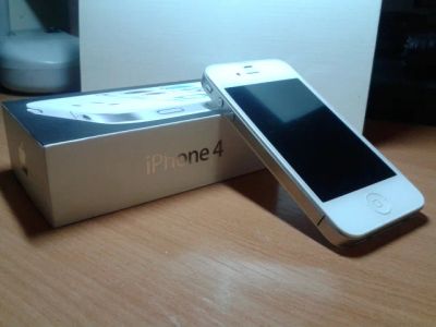 Лот: 4040971. Фото: 1. Apple iPhone 4 8gb white, РСТ... Смартфоны
